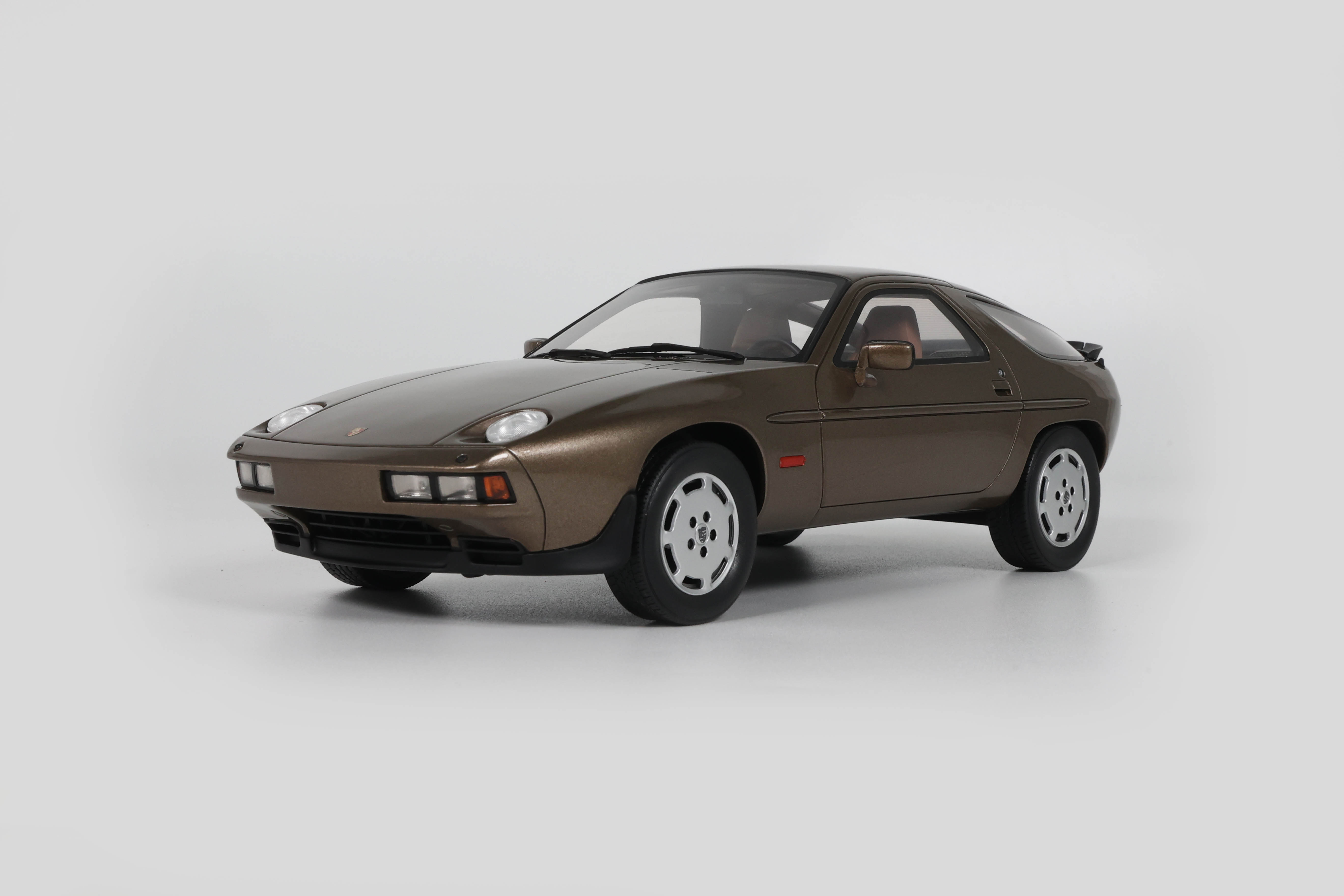 Porsche 928 S 1981 Tobacco Metallic - 1:18